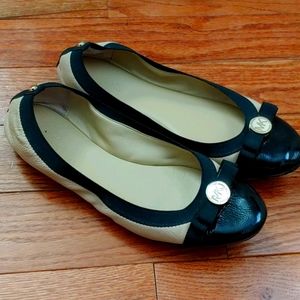 🎉Sale!🎉 Michael Kors Bow Flats Size 8.5